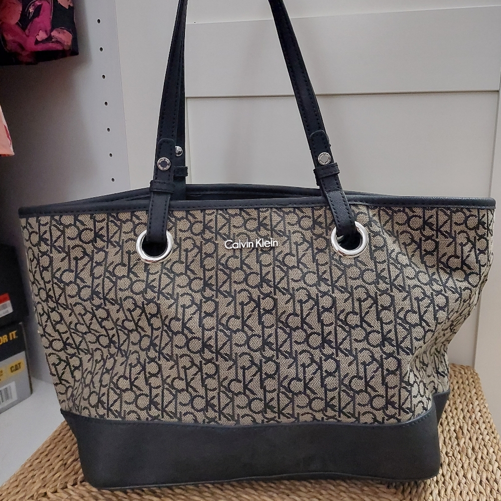 Calvin Klein Tote Bag - Medium